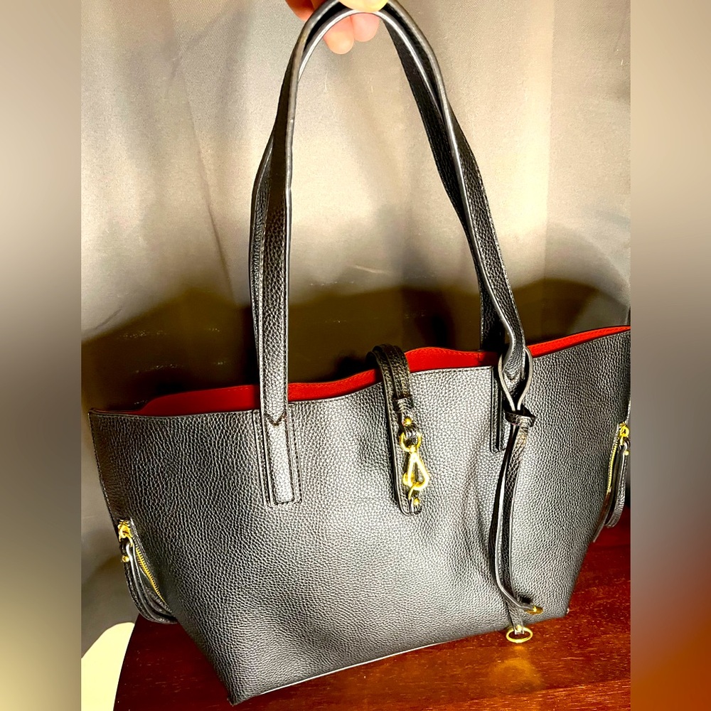 Travanti Black Leather Pebble Bag